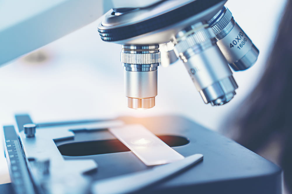close-up image of a microscope